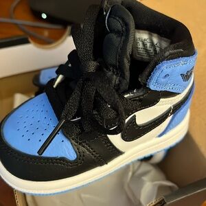 Baby Nike sneakers brand new size 4c